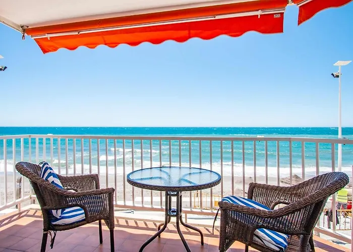 Apartamento En Edificio Torresol, 1ª Linea De Playa En Nerja